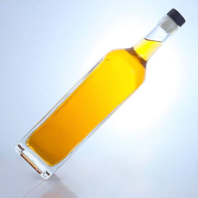 Garrafa de vidro de forma quadrada de cor clara para vodka uísque tequila gin