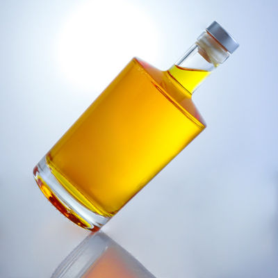 Popular Forma Super Flint Glass Liquor Bottle para Vodka Whiskey Rum Tequila Gin Feito
