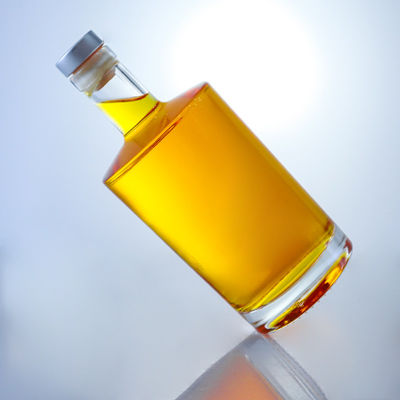 Popular Forma Super Flint Glass Liquor Bottle para Vodka Whiskey Rum Tequila Gin Feito
