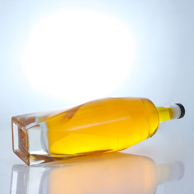 Material do corpo Vidro Forma Quadrada Rum Vodka Whiskey Tequila Gin Botelho com Cortiça Feito