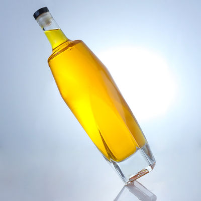 Material do corpo Vidro Forma Quadrada Rum Vodka Whiskey Tequila Gin Botelho com Cortiça Feito