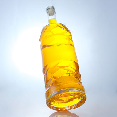 Garrafa de vidro de licor com logotipo personalizável em relevo e cor clara ou personalizada da garrafa