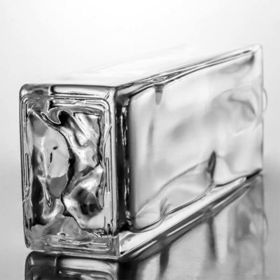 Super Flint Glass Custom Mountain Base 750 ml Whisky Rum Glass Liquor Flask para Vodka Gin