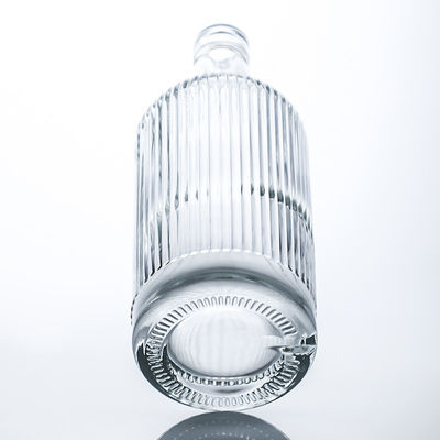 Garrafa de vidro transparente pesada para brandy whisky gin forma personalizada tampa de cortiça gravada