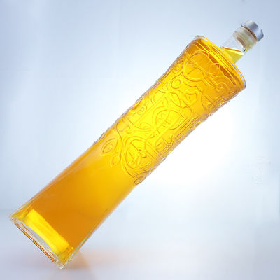Garrafa de vidro para bebidas industriais com forma única e material de pedra em relevo