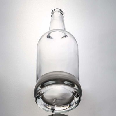 Colarinho de vidro de logotipo personalizado 700ml garrafa redonda de licor para vodka brandy uísque e mais