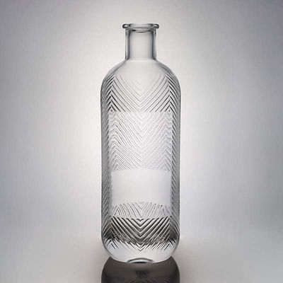 Forma personalizada 700ml 750ml Rum Vodka Whisky Tequila Gin Garrafa de vidro com logotipo de cortiça