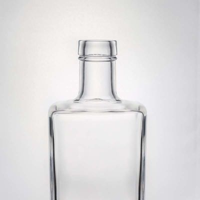Elegante garrafa de vidro quadrada 700ml 750ml para whisky vodka gin colar material de vidro