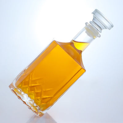 Garrafa de vidro poligonal personalizada para Vodka Whiskey Gin Rum Spirit