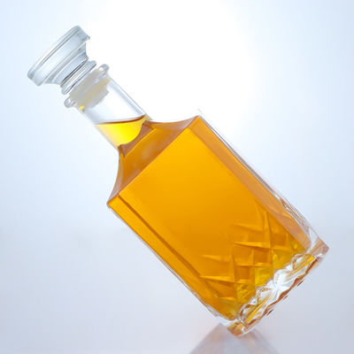 Garrafa de vidro poligonal personalizada para Vodka Whiskey Gin Rum Spirit