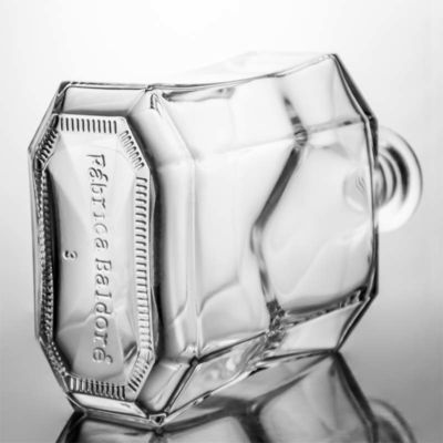 Garrafa de vidro de licor de vidro poligônico exclusivo ou personalizado para whisky gin rum vodka 1000ml