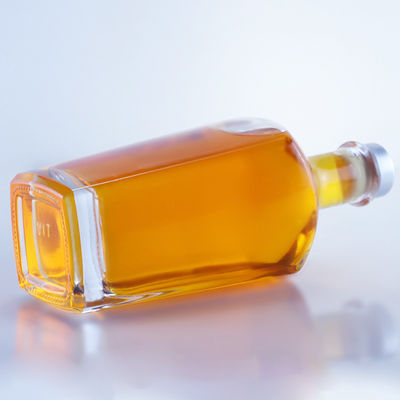 Cor da garrafa Claras 750 ml Garrafa de vidro de forma única para Gin Rum Champagne Brandy Whisky