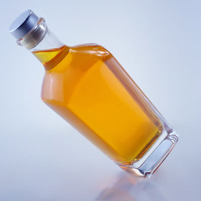 Cor da garrafa Claras 750 ml Garrafa de vidro de forma única para Gin Rum Champagne Brandy Whisky