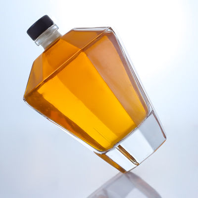Material do colarinho Vidro 700ml garrafa de forma única para Gin Rum Champagne Brandy Whisky