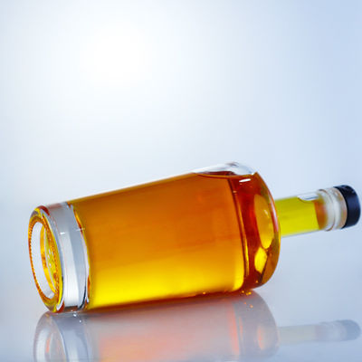 Botella de vidro com tampa de parafuso para gin rum champanhe whisky brandy 750ml