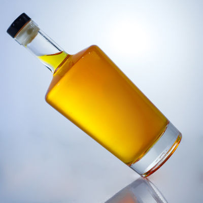 Botella de vidro com tampa de parafuso para gin rum champanhe whisky brandy 750ml