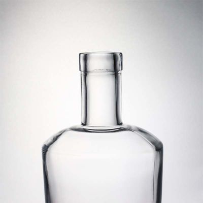 Material do colarinho Vidro 750 ml Botella de pedra transparente em forma redonda para Gin Rum personalizado