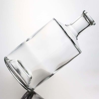 Garrafa de vidro de 750 ml de forma redonda ou personalizada de 1000 ml com rolha de madeira para whisky