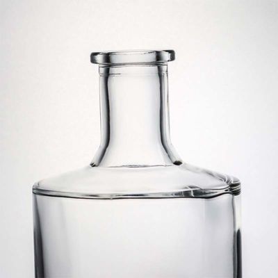 Garrafa de vidro de 750 ml de forma redonda ou personalizada de 1000 ml com rolha de madeira para whisky