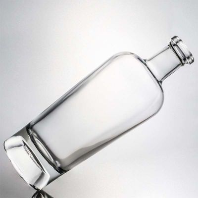 Logotipo personalizado 700ml 1000ml Limpo Flint Gin Rum Champagne Liquor Garrafa de vidro com cortiça