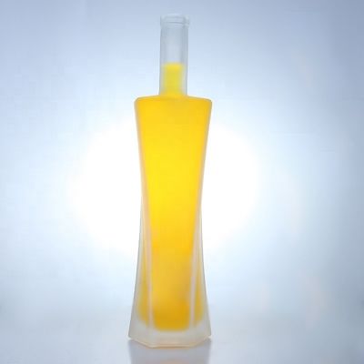 750 ml de garrafas de vidro claras de vodka e uísque com cortiça para armazenamento de bebidas