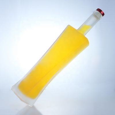 750 ml de garrafas de vidro claras de vodka e uísque com cortiça para armazenamento de bebidas