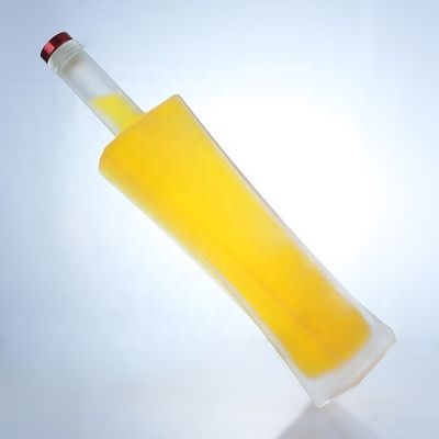 750 ml de garrafas de vidro claras de vodka e uísque com cortiça para armazenamento de bebidas