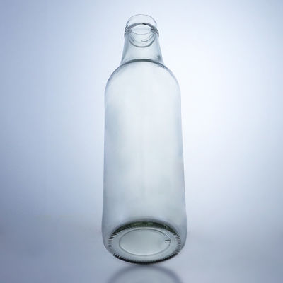 Garrafa de vidro de Whisky Vodka clara única 650ml em forma especial com acabamento superior de parafuso