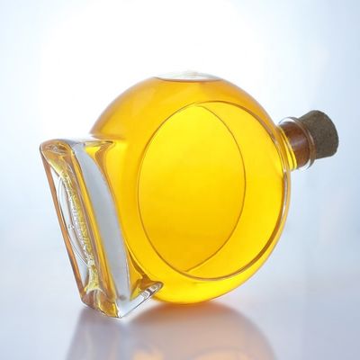 Garrafa de vidro vazia com fundo grosso de cortiça para gin, uísque, rum, tequila e brandy