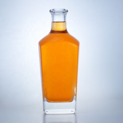 Estampagem a quente Manuseio da superfície Cor clara ou personalizada 750 ml Rum Vodka Liquor Garrafa de vidro