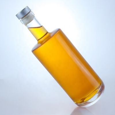 Garrafa de vidro transparente com cortiça para uísque Vodka Tequila Gin Rum 500 ml/700 ml