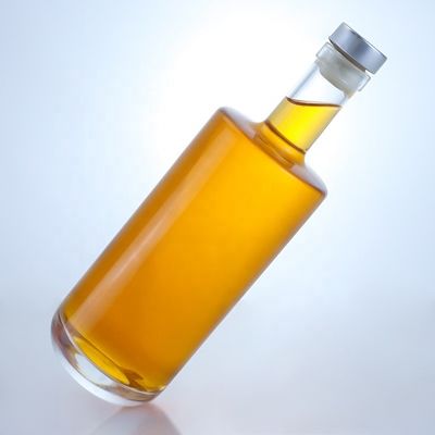 Garrafa de vidro transparente com cortiça para uísque Vodka Tequila Gin Rum 500 ml/700 ml