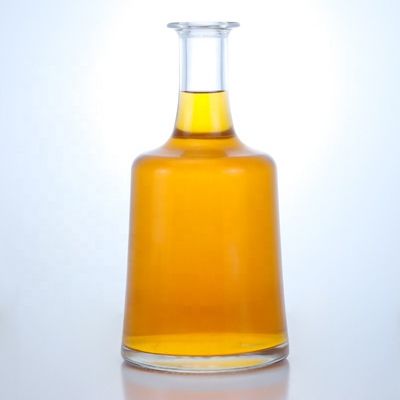 Manuseio da superfície Estampagem a quente Garrafa de vidro com rolha para vodka Gin Rum Whiskey