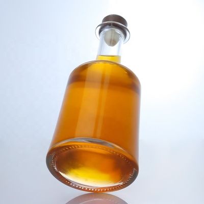 Manuseio da superfície Estampagem a quente Garrafa de vidro com rolha para vodka Gin Rum Whiskey