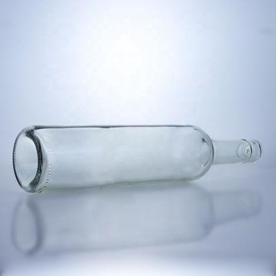 Garrafa de vidro transparente de 500 ml 700 ml 750 ml 1000 ml para manuseio de superfície de estampagem a quente do uísque