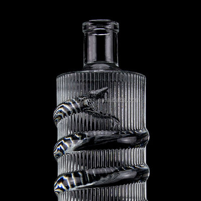 Garrafa de vidro de luxo em relevo 750ml 1000ml Limpo Flint Gin Rum Champagne Tequila Garrafa de uísque com cortiça