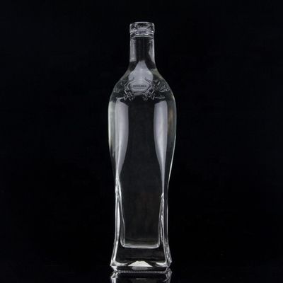 750 ml Super Flint Round Shoulder Quadrado à Base de Rum Vodka Liquor Garrafa de Vidro Com Cortiça
