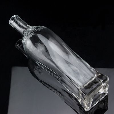 750 ml Super Flint Round Shoulder Quadrado à Base de Rum Vodka Liquor Garrafa de Vidro Com Cortiça