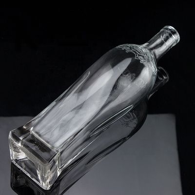 750 ml Super Flint Round Shoulder Quadrado à Base de Rum Vodka Liquor Garrafa de Vidro Com Cortiça