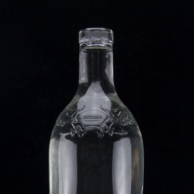 750 ml Super Flint Round Shoulder Quadrado à Base de Rum Vodka Liquor Garrafa de Vidro Com Cortiça