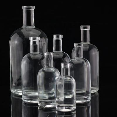 Material de base de vidro Vodka Liquor Garrafa de vidro de tamanho diferente para destilarias