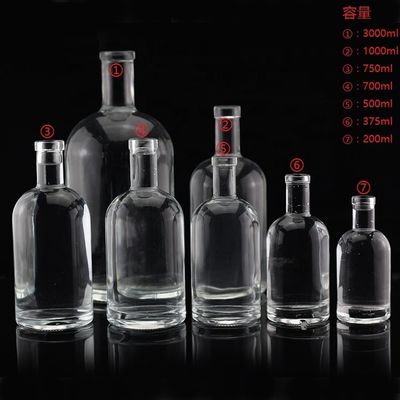 Material de base de vidro Vodka Liquor Garrafa de vidro de tamanho diferente para destilarias