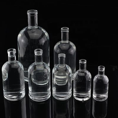 Material de base de vidro Vodka Liquor Garrafa de vidro de tamanho diferente para destilarias